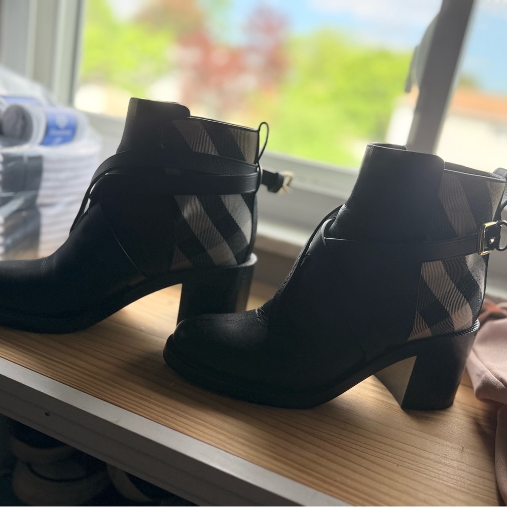 Burberry Black and Tan Ankle Booties with Chunky Heel